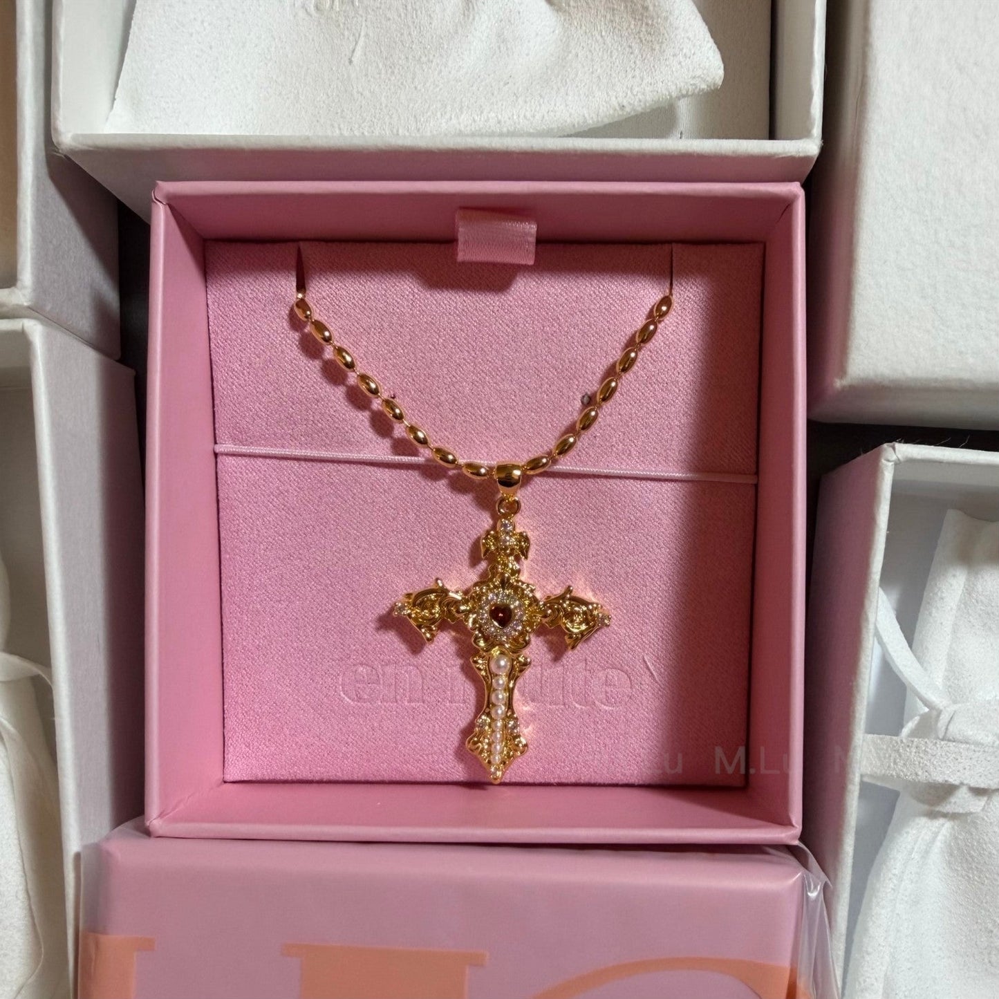 {M.Lu} en route Aphrodite’s Song Necklace