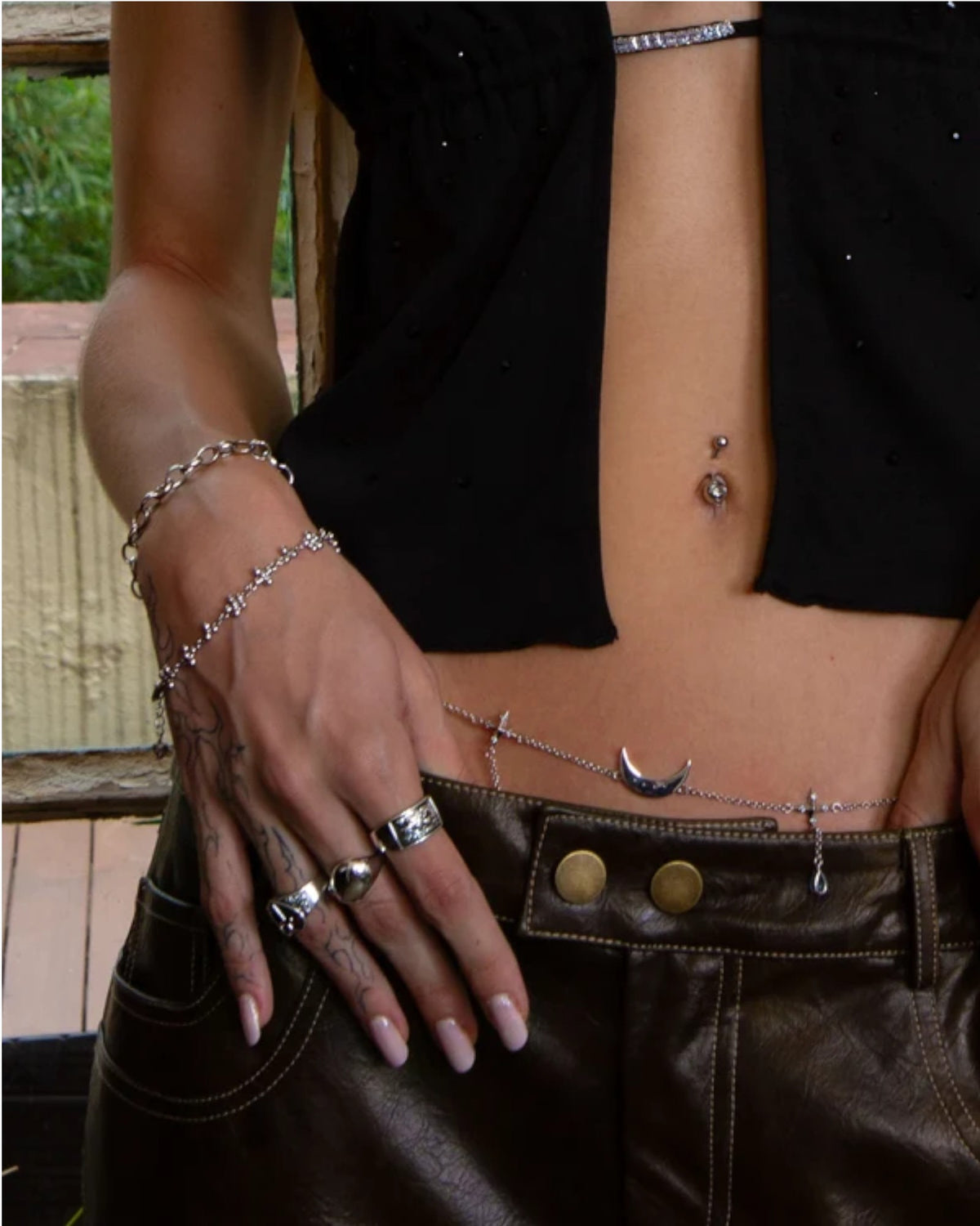 {M.Lu} en route Daisy Molecule Bracelet