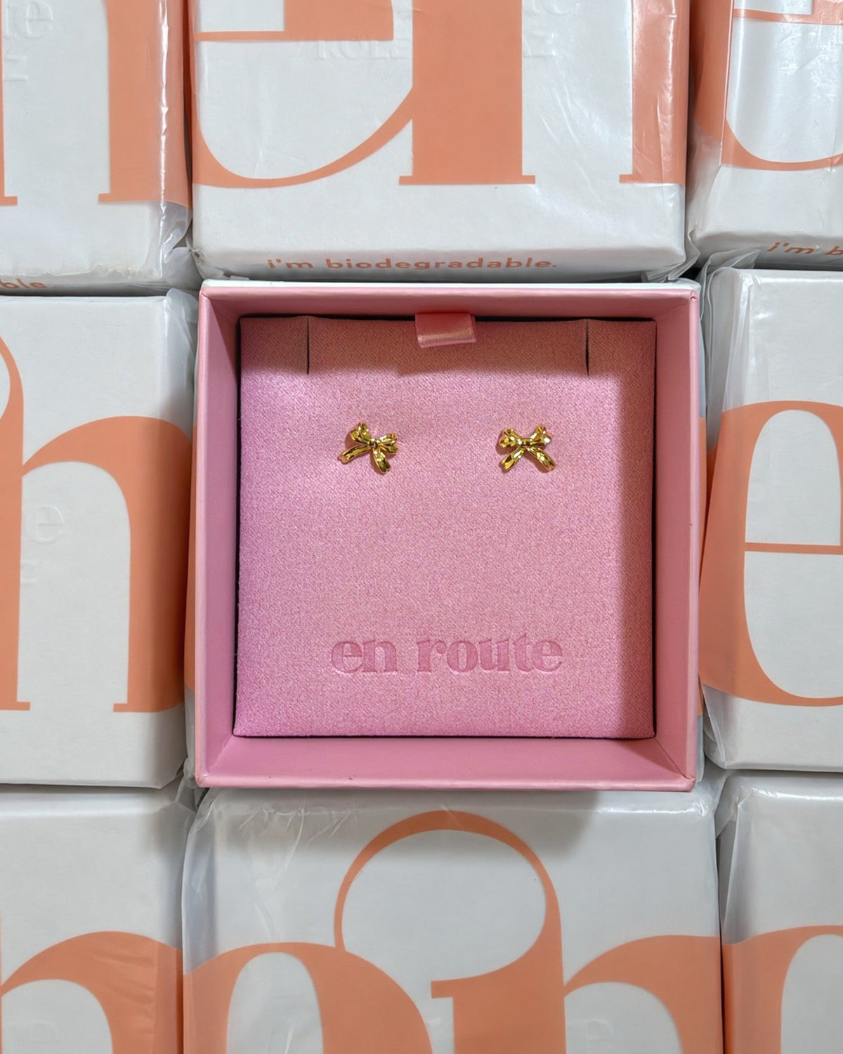 {M.Lu} en route Ribbon Stud Earrings
