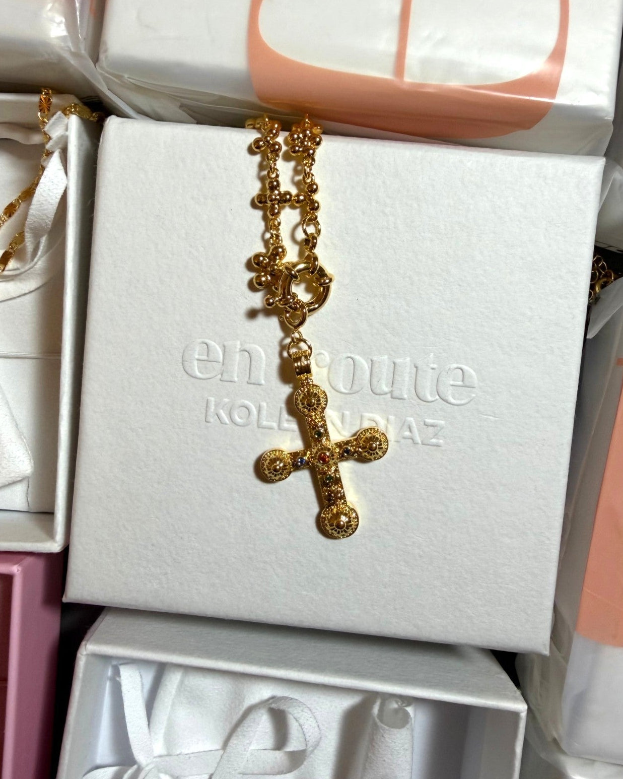 {M.Lu} en route Daisy Molecule Chain