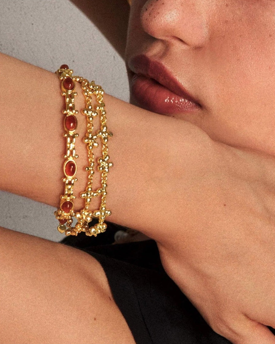 {M.Lu} en route Daisy Molecule Bracelet
